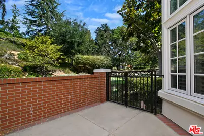 2431 Swanfield Ct, Thousand Oaks, CA 91361 - Photo 11