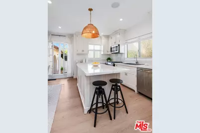 166 S Gardner St, Los Angeles, CA 90036 - Photo 15