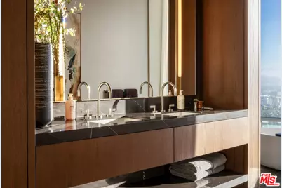 211 W Elm Ct #9D, Los Angeles, CA 90067 - Photo 5