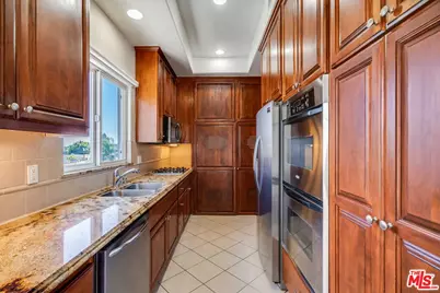 8610 Chalmers Dr #406, Los Angeles, CA 90035 - Photo 5