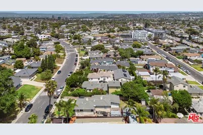 8430 Wiley Post Ave, Los Angeles, CA 90045 - Photo 27