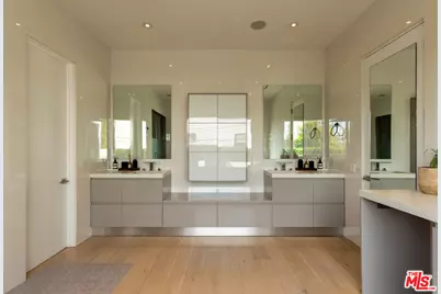132 N Laurel Ave, Los Angeles, CA 90048 - Photo 29