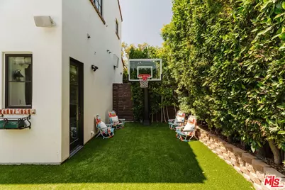 16037 Junaluska Way, Pacific Palisades, CA 90272 - Photo 37