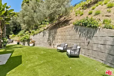 1262 N Norman Pl, Los Angeles, CA 90049 - Photo 33