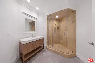 13320 Mulholland Dr, Beverly Hills, CA 90210 - Photo 41