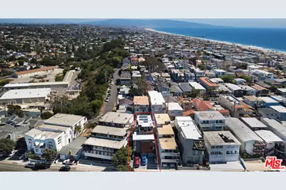 472 Rosecrans Ave, Manhattan Beach, CA 90266 - Photo 3