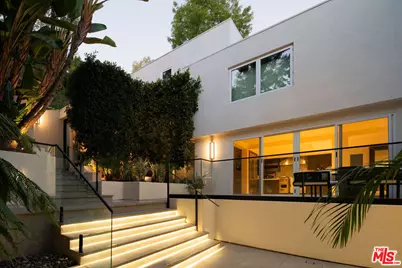 9340 Readcrest Dr, Beverly Hills, CA 90210 - Photo 37
