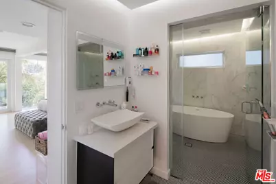 9340 Readcrest Dr, Beverly Hills, CA 90210 - Photo 31