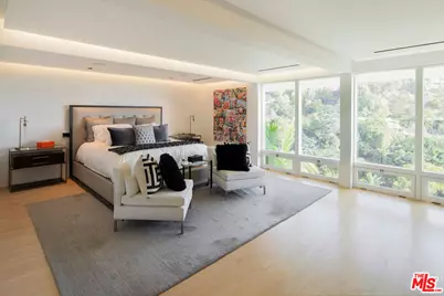 9340 Readcrest Dr, Beverly Hills, CA 90210 - Photo 17