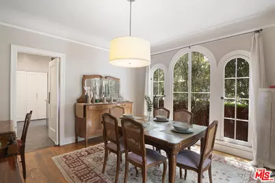 300 N Bronson Ave, Los Angeles, CA 90004 - Photo 11