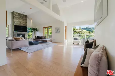 10110 Cielo Dr, Beverly Hills, CA 90210 - Photo 1