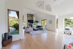 10110 Cielo Dr, Beverly Hills, CA 90210 - Photo 9