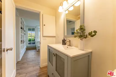 9866 McBroom St, Los Angeles, CA 91040 - Photo 37