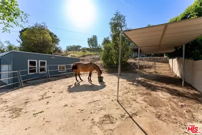 9866 McBroom St, Los Angeles, CA 91040 - Photo 41