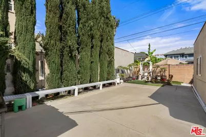 826 Crenshaw Blvd, Los Angeles, CA 90005 - Photo 15