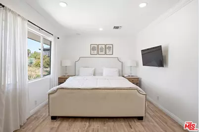 10416 Glory Ave, Tujunga, CA 91042 - Photo 15