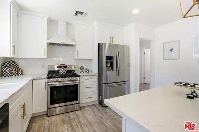 10416 Glory Ave, Tujunga, CA 91042 - Photo 11