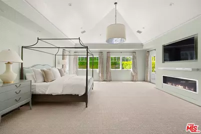521 Amalfi Dr, Pacific Palisades, CA 90272 - Photo 15