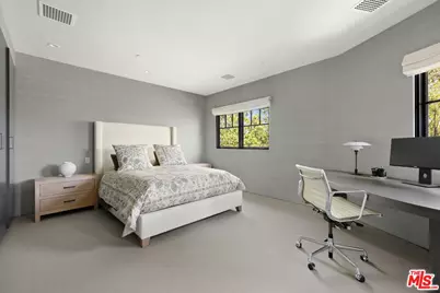 521 Amalfi Dr, Pacific Palisades, CA 90272 - Photo 17