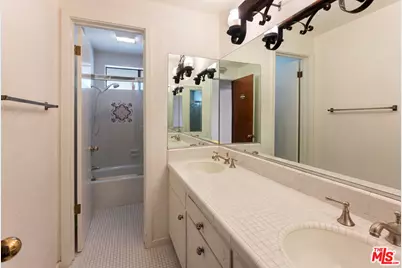 4152 Falling Leaf Dr, Encino, CA 91316 - Photo 33