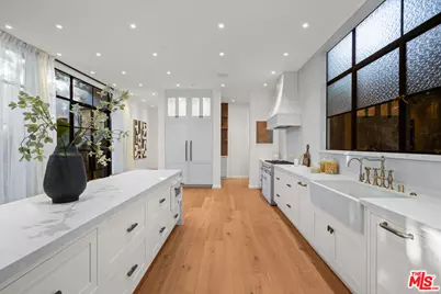 745 Sunset Ave, Venice, CA 90291 - Photo 11