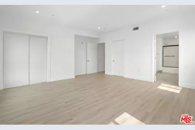 1832 S Barrington Ave #401, Los Angeles, CA 90025 - Photo 11