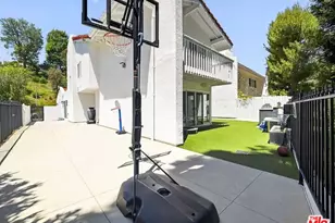 2670 Claray Dr, Los Angeles, CA 90077 - Photo 33