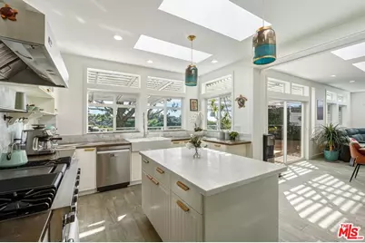 29500 Heathercliff Rd #105, Malibu, CA 90265 - Photo 5