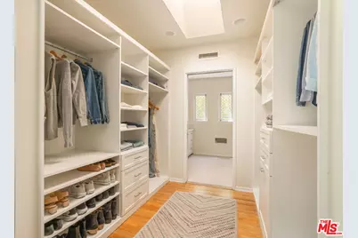 5630 Spreading Oak Dr, Los Angeles, CA 90068 - Photo 25