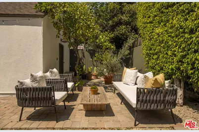 102 N Laurel Ave, Los Angeles, CA 90048 - Photo 23