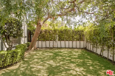102 N Laurel Ave, Los Angeles, CA 90048 - Photo 25