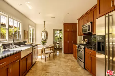 102 N Laurel Ave, Los Angeles, CA 90048 - Photo 9