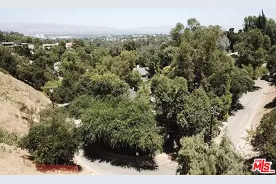 4601 Ensenada Dr, Woodland Hills, CA 91364 - Photo 13