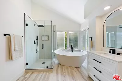 2211 Pebble Beach Trl, Oxnard, CA 93036 - Photo 41