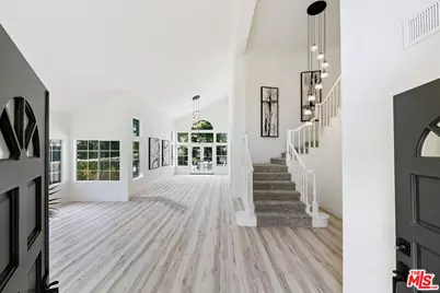 2211 Pebble Beach Trl, Oxnard, CA 93036 - Photo 3