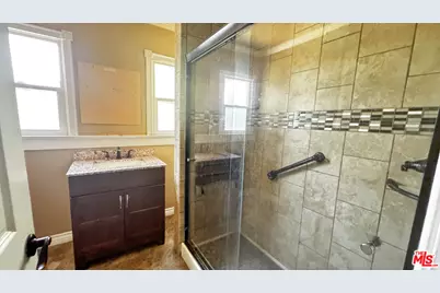 5717 4th Ave, Los Angeles, CA 90043 - Photo 15