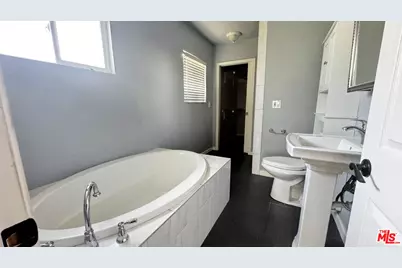 5717 4th Ave, Los Angeles, CA 90043 - Photo 19