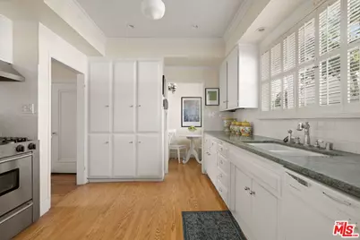 832 S Windsor Blvd, Los Angeles, CA 90005 - Photo 7