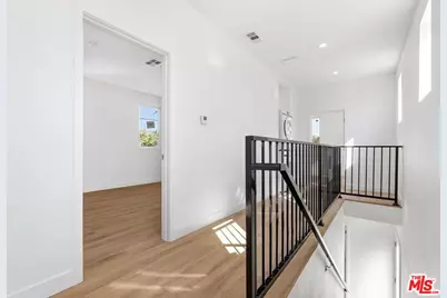 1955 Bonsallo Ave, Los Angeles, CA 90007 - Photo 13