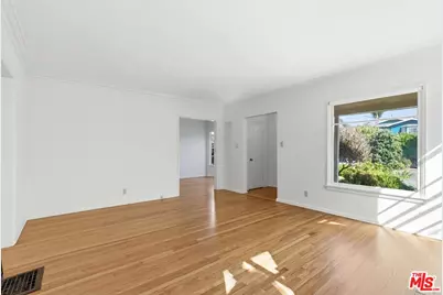 1019 Pine St, Santa Monica, CA 90405 - Photo 5
