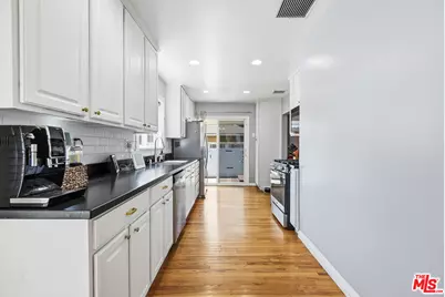 12495 Culver Blvd, Los Angeles, CA 90066 - Photo 11