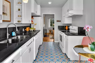 5226 Village Green, Los Angeles, CA 90016 - Photo 15