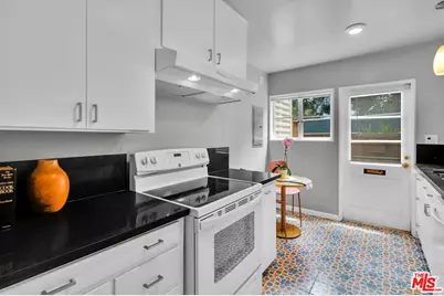 5226 Village Green, Los Angeles, CA 90016 - Photo 13