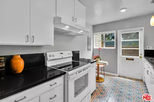 5226 Village Green, Los Angeles, CA 90016 - Photo 13