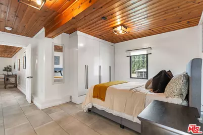 5853 S La Brea Ave, Los Angeles, CA 90056 - Photo 23