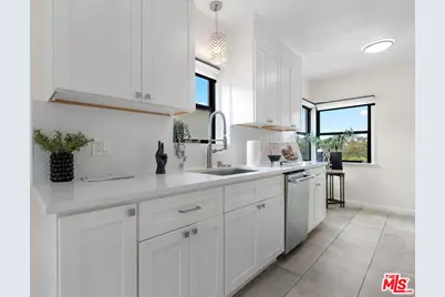 5853 S La Brea Ave, Los Angeles, CA 90056 - Photo 7