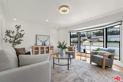 5853 S La Brea Ave, Los Angeles, CA 90056 - Photo 3