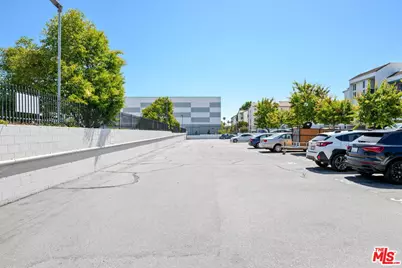 18645 Hatteras St #285, Tarzana, CA 91356 - Photo 15