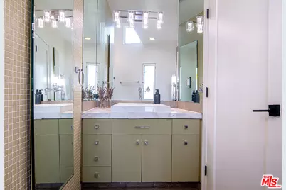139 S Orange Dr, Los Angeles, CA 90036 - Photo 27