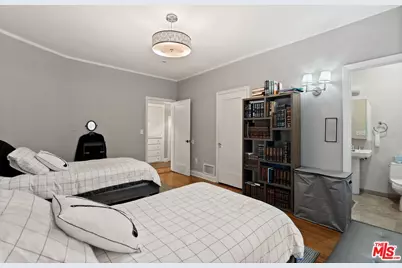 139 S Orange Dr, Los Angeles, CA 90036 - Photo 9